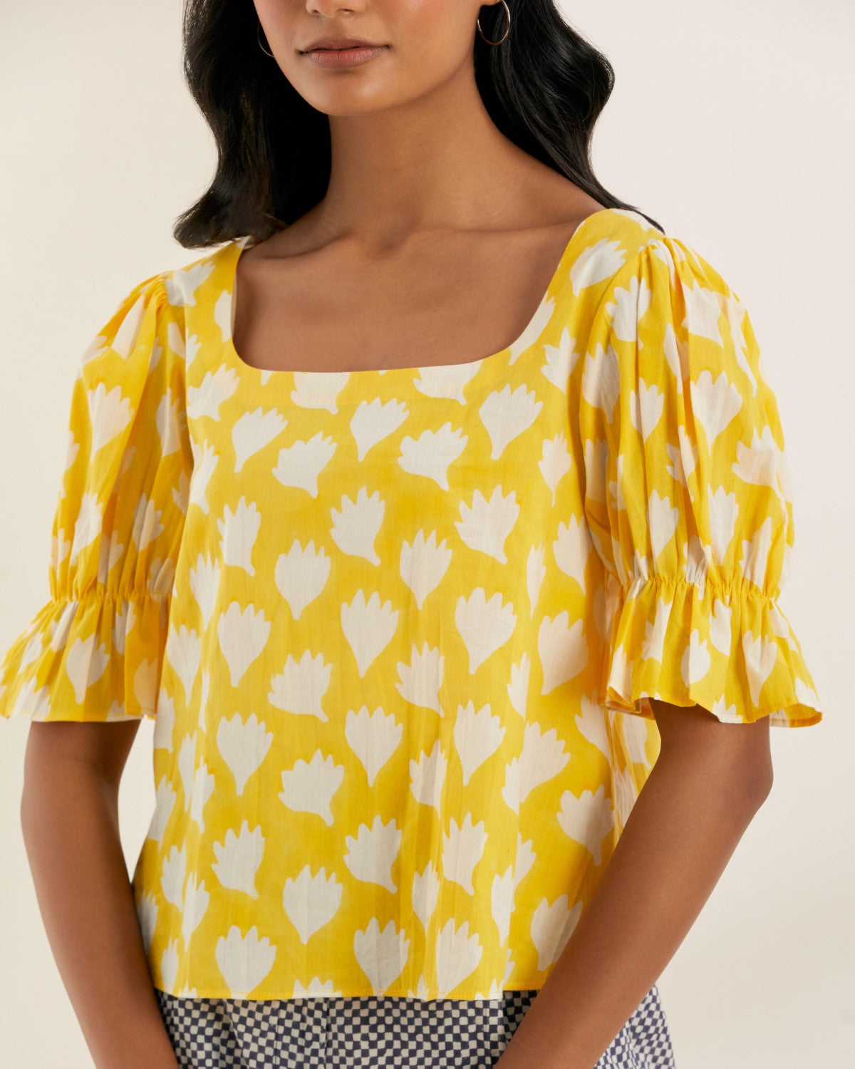 SUNSHINE- Yellow top with puff sleeves