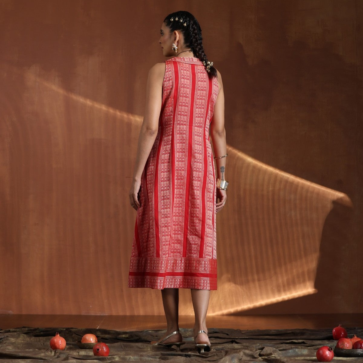 Shahzadi- Red gold sleeveless dress