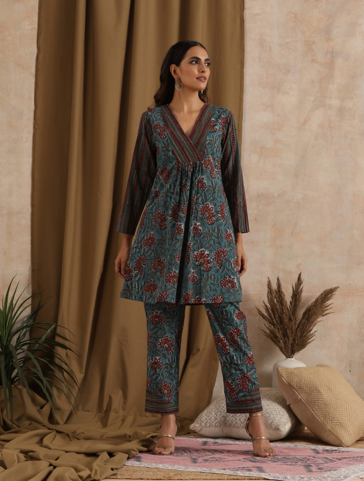 Prajakta- Blue floral striped kurta set with yoke