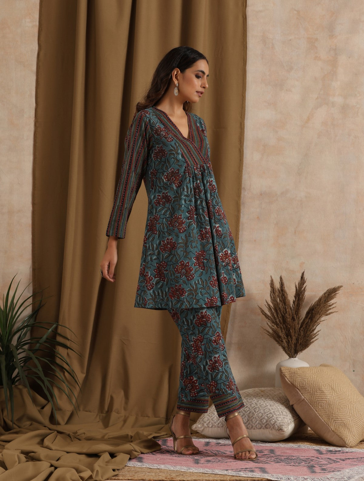 Prajakta- Blue floral striped kurta set with yoke