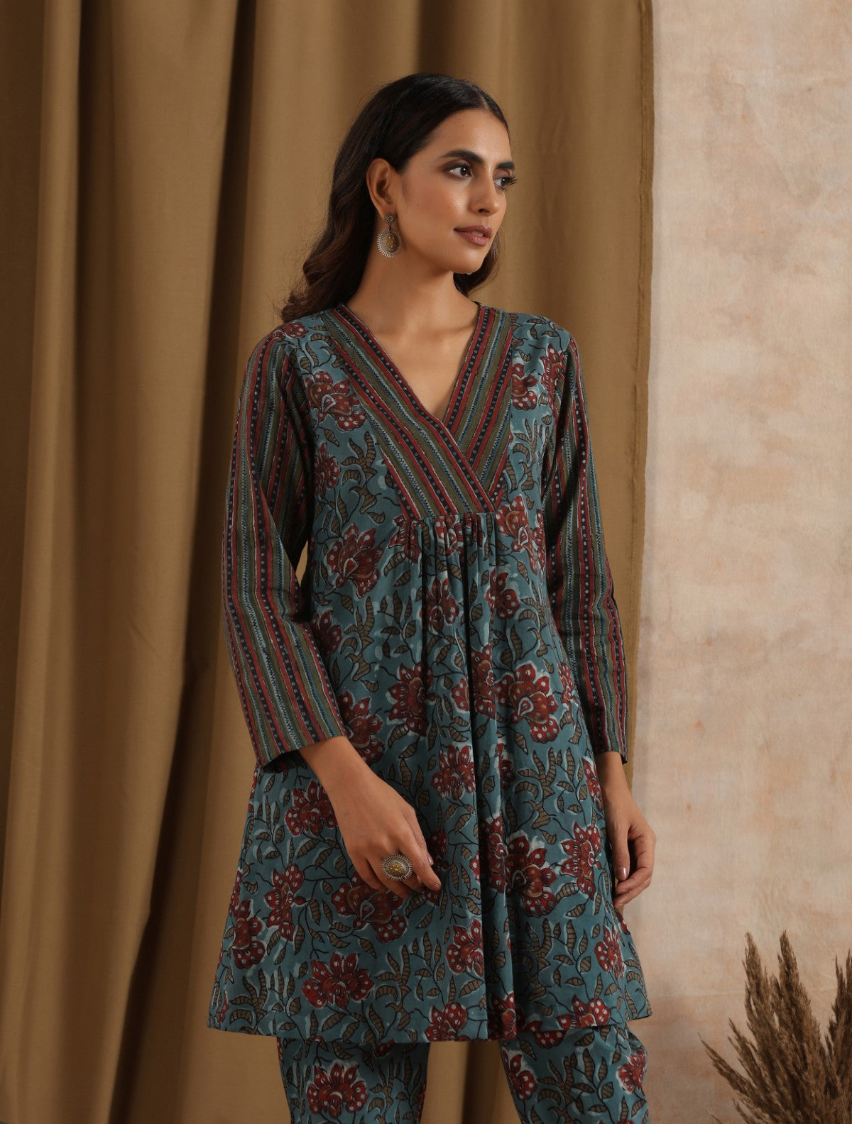 Prajakta- Blue floral striped kurta set with yoke