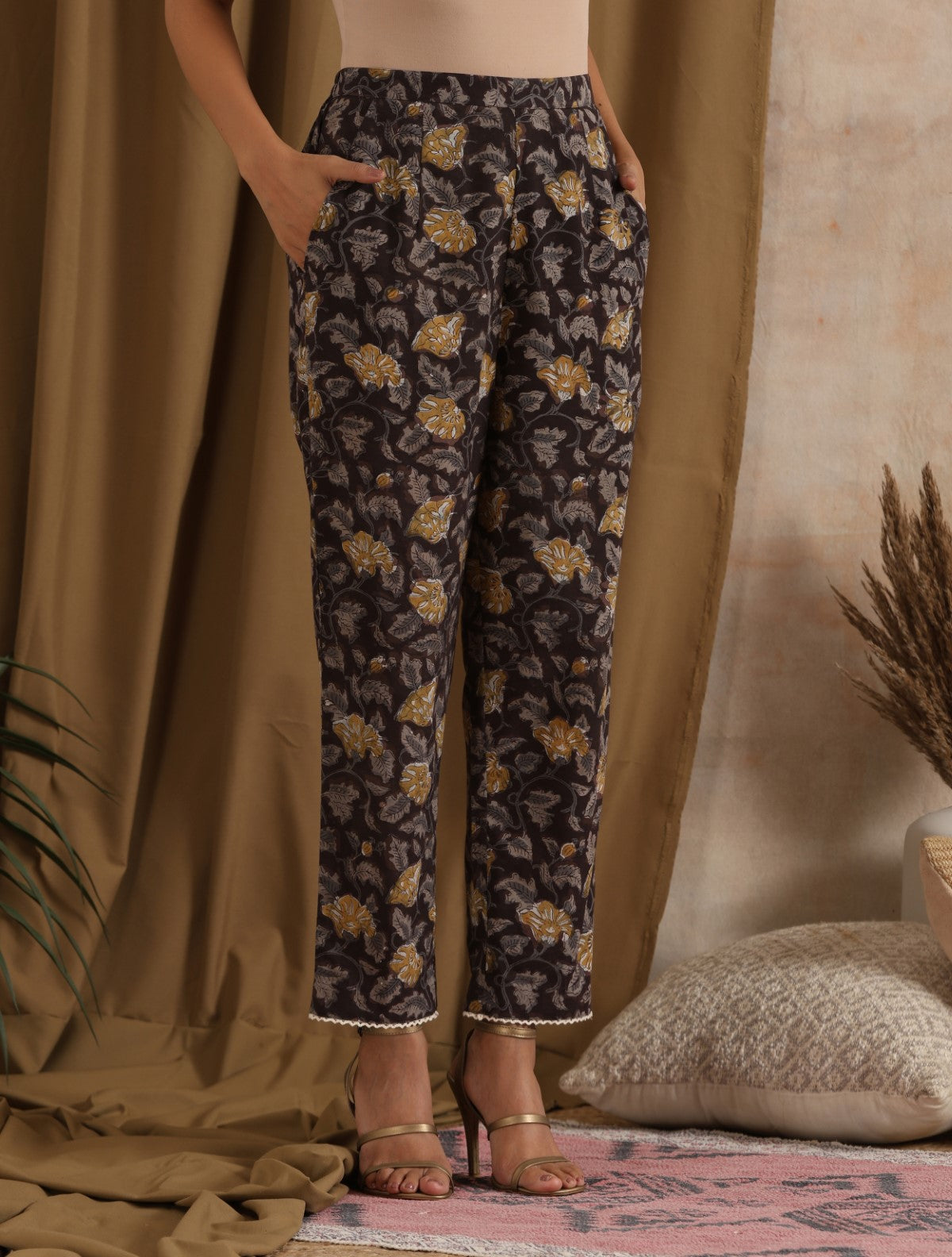 RaatRani- Black grey floral kurta with ruffled sleeves and matching pants