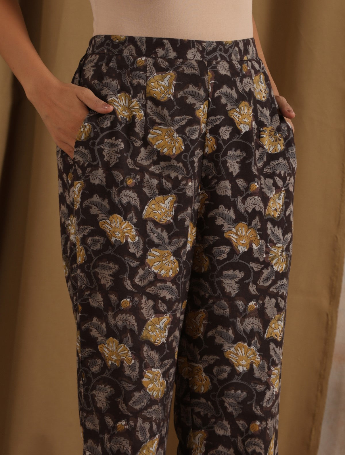 RaatRani- Black grey floral kurta with ruffled sleeves and matching pants