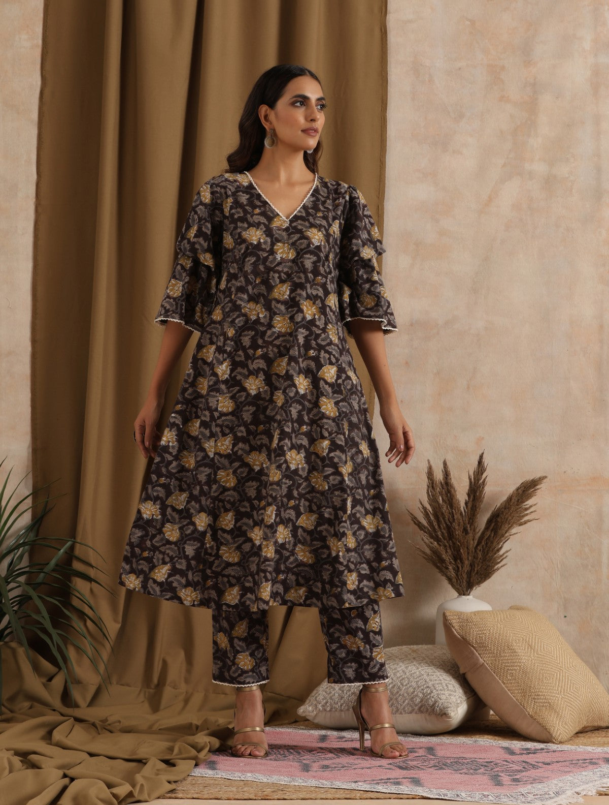 RaatRani- Black grey floral kurta with ruffled sleeves and matching pants