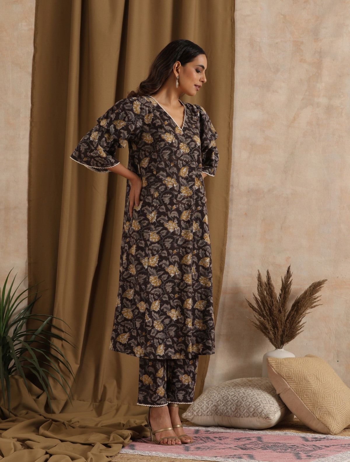 RaatRani- Black grey floral kurta with ruffled sleeves and matching pants