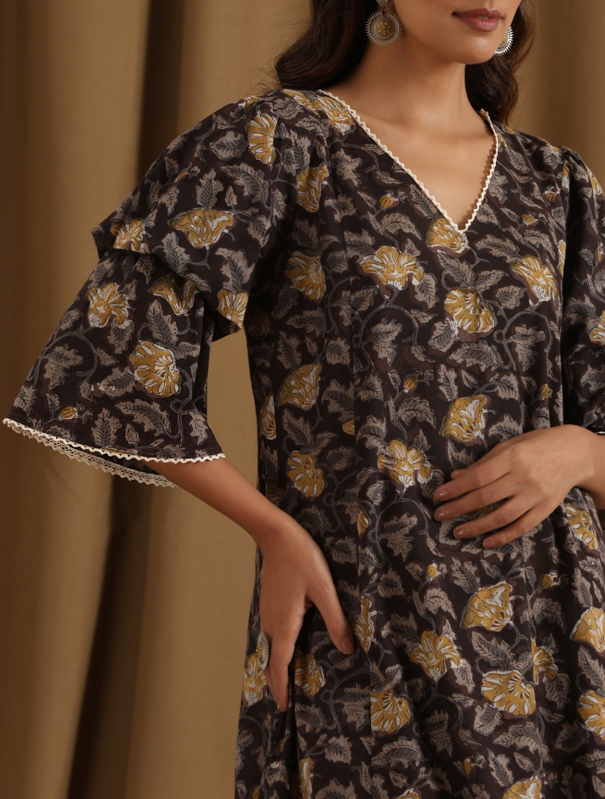 RaatRani- Black grey floral kurta with ruffled sleeves and matching pants