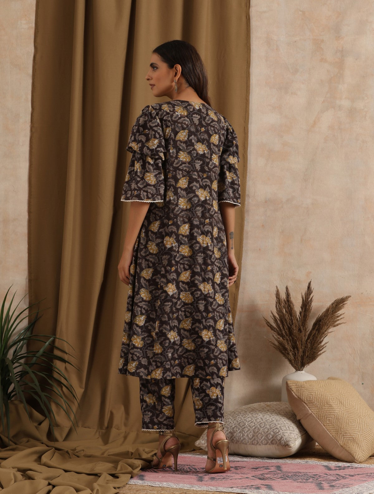 RaatRani- Black grey floral kurta with ruffled sleeves and matching pants