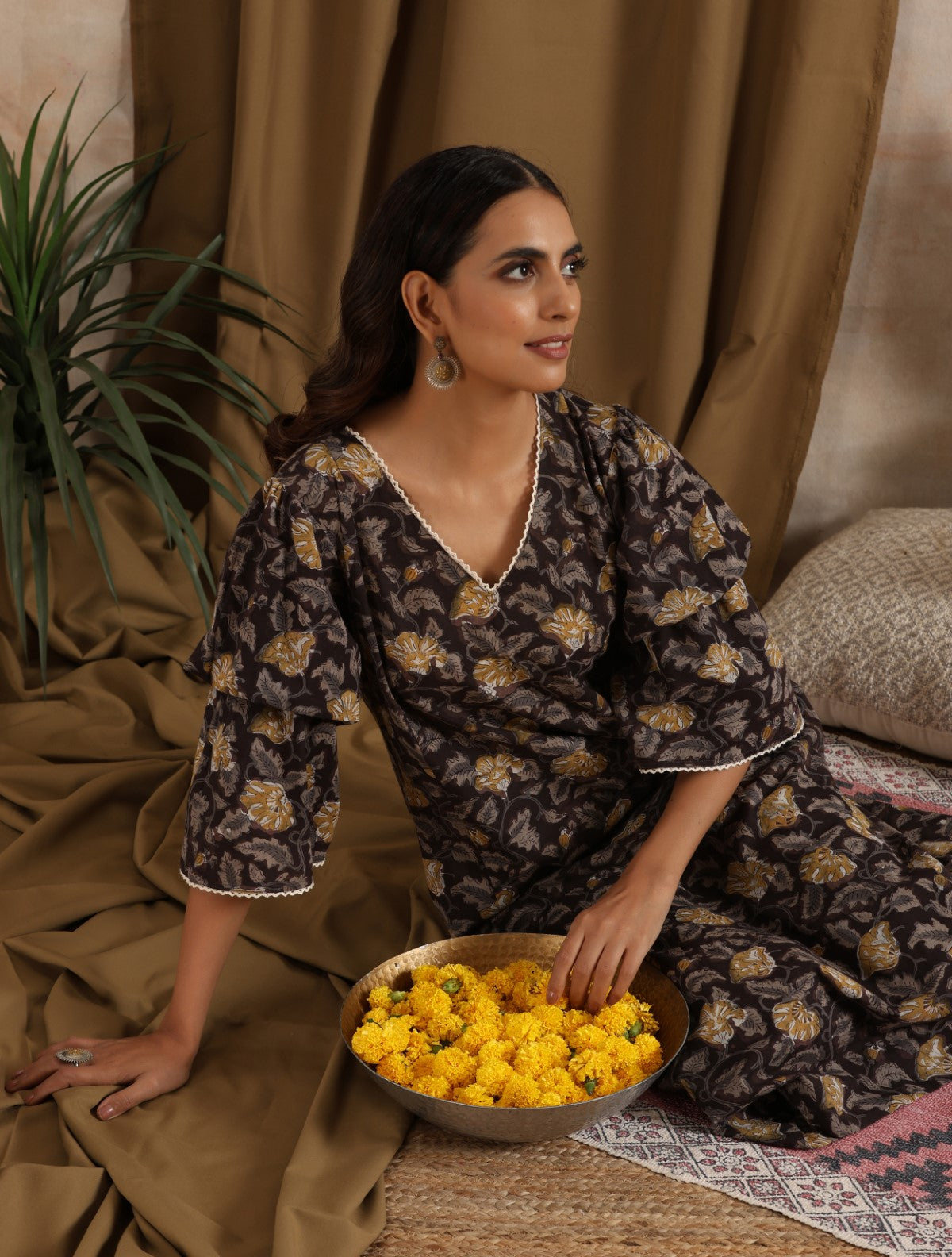 RaatRani- Black grey floral kurta with ruffled sleeves and matching pants