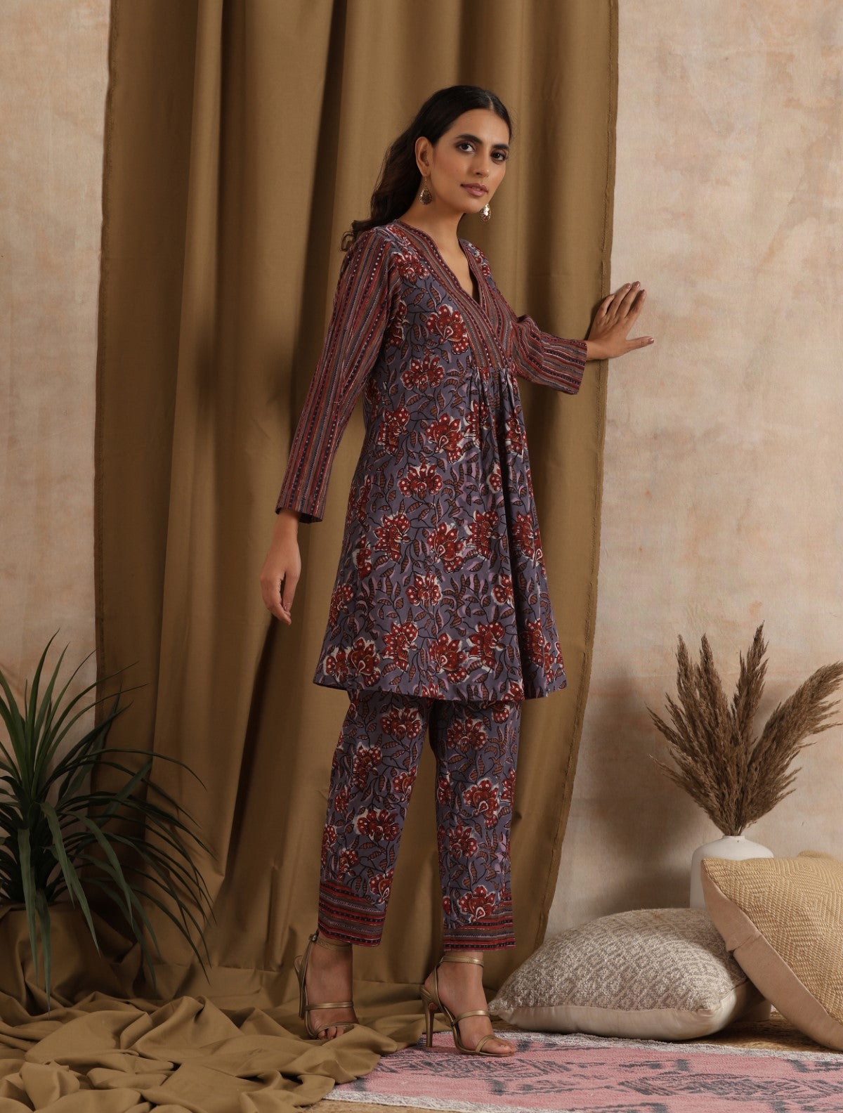 Jamun- Purple floral stripes kurta set with yoke