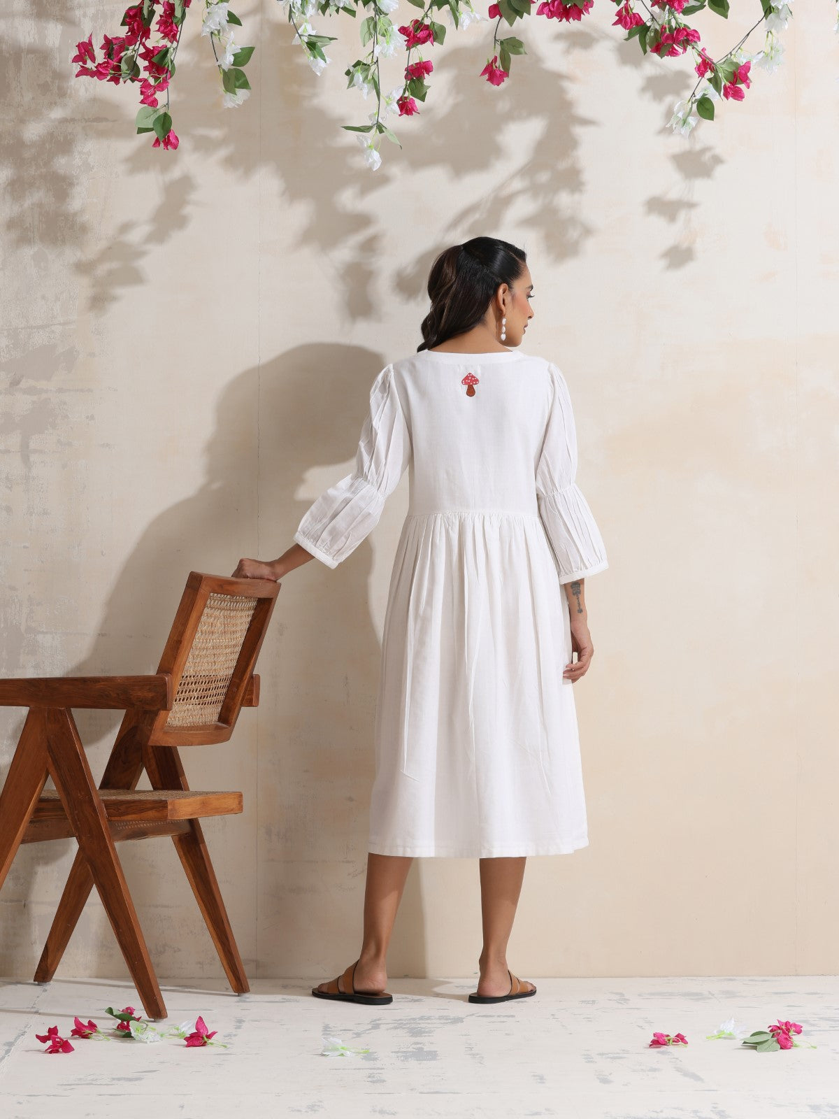 Nympha - Dreamy deep neck dress