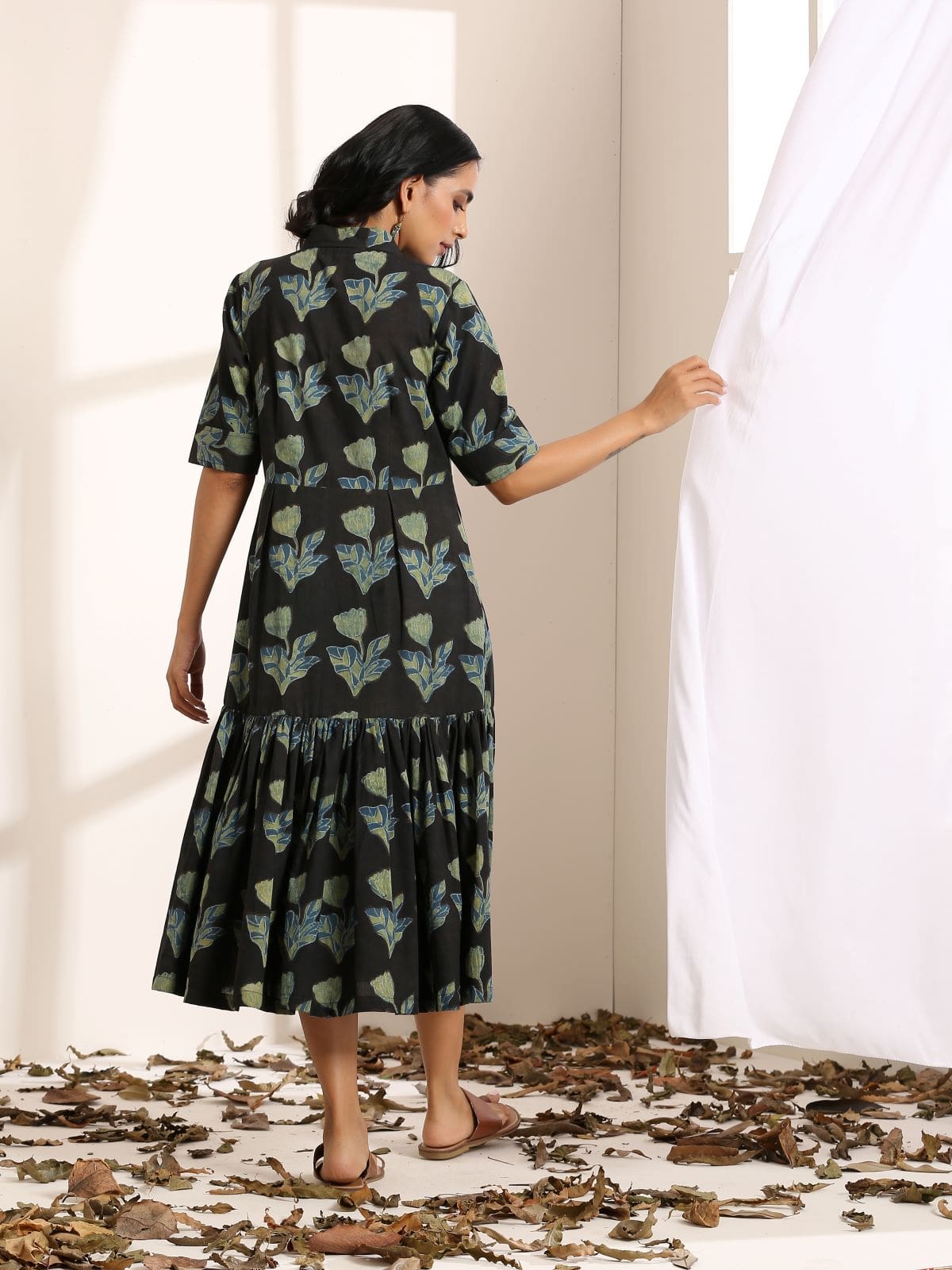 Black big floral pleated dress- SAMPLE SALE