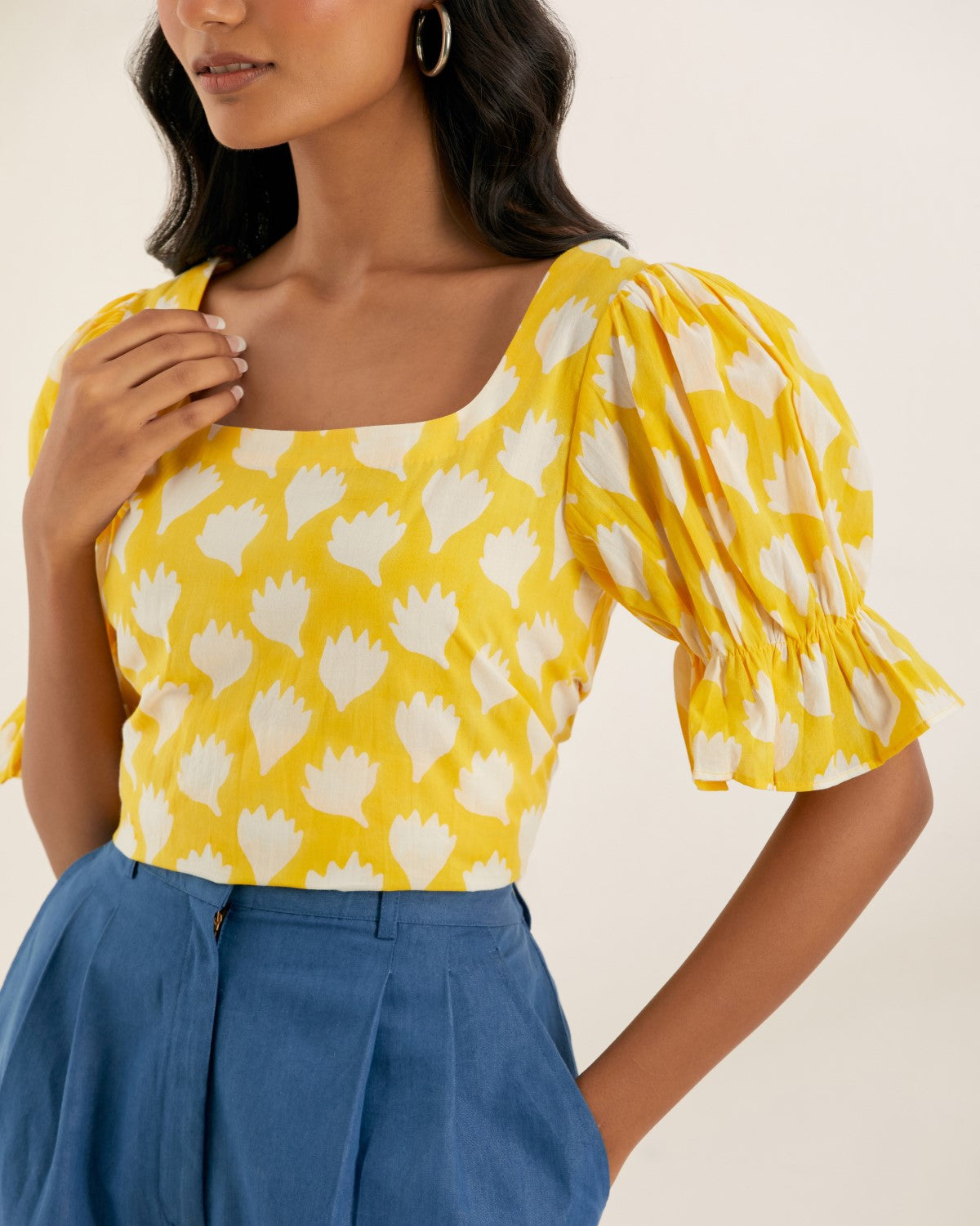 SUNSHINE- Yellow top with puff sleeves