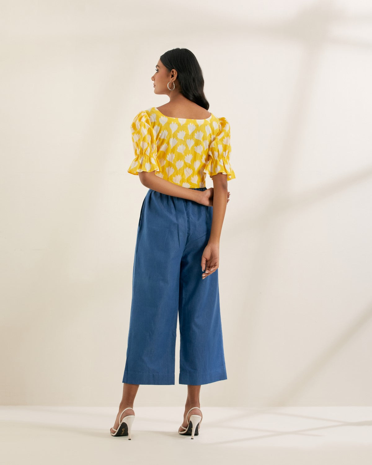 SUNSHINE- Yellow top with puff sleeves