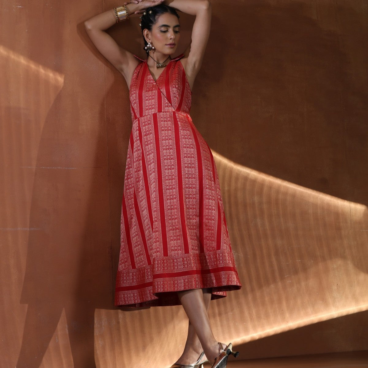 Shahzadi- Red gold sleeveless dress