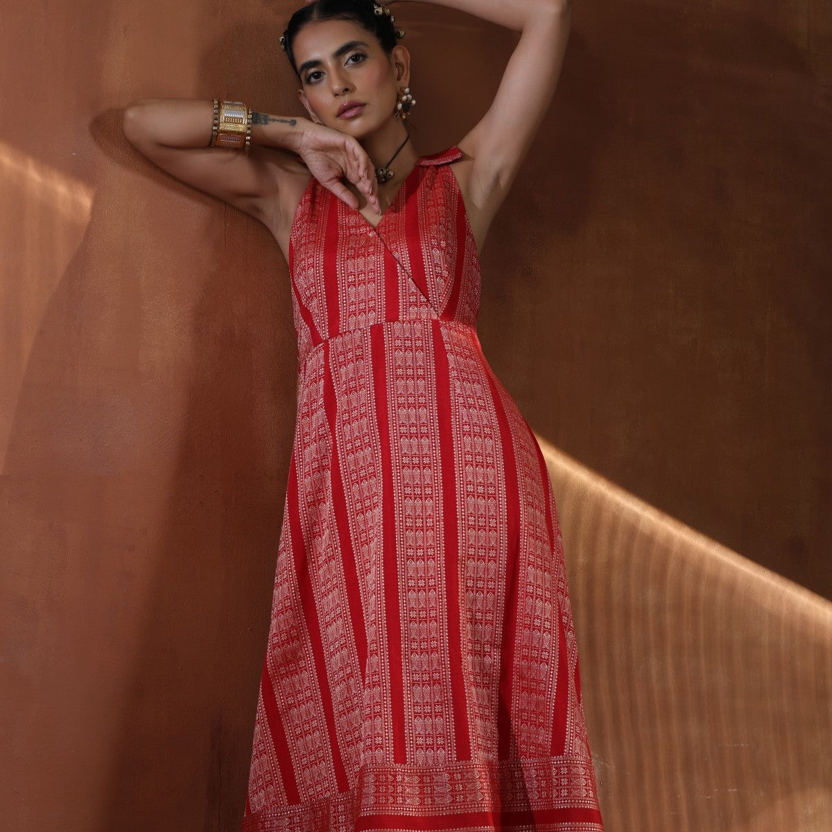 Shahzadi- Red gold sleeveless dress