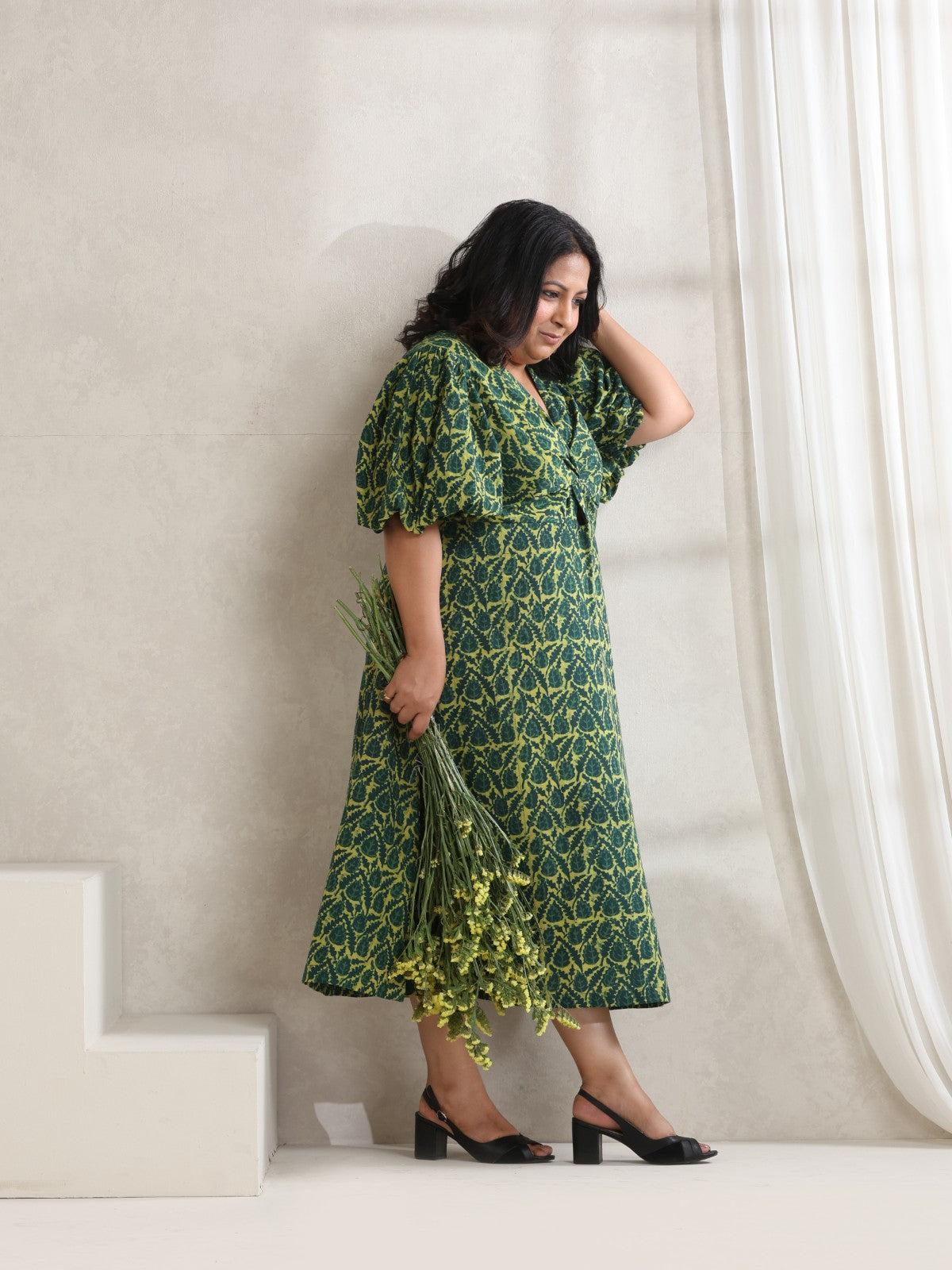 Deodar - Flowy dress with dramatic sleeves