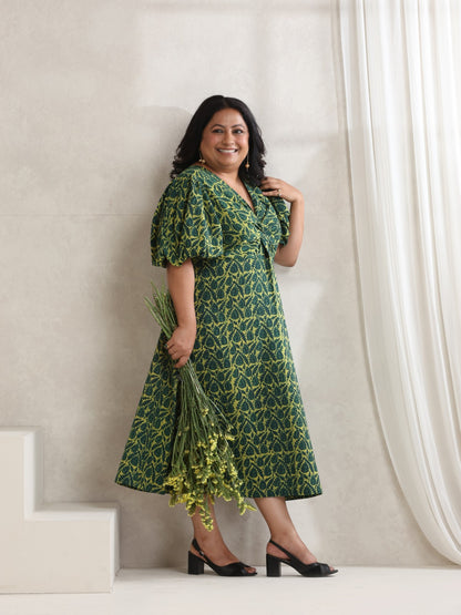 Deodar - Flowy dress with dramatic sleeves