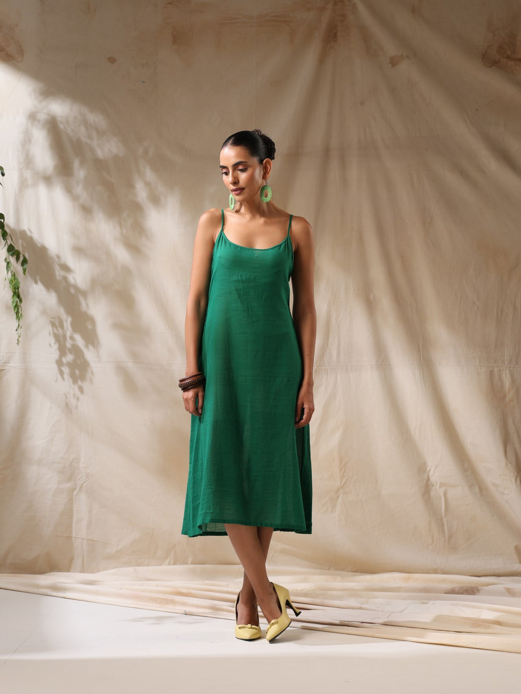 Kairi - Green striped front pleated dress