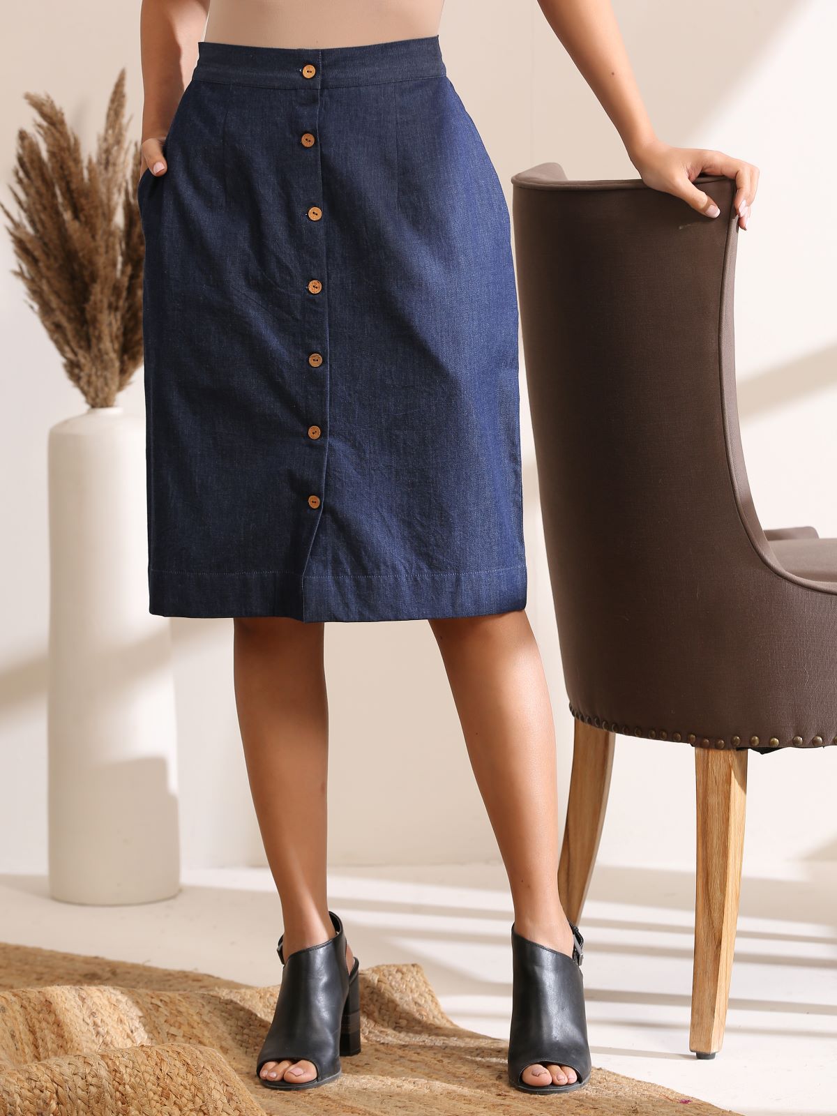 Basic - Dark denim skirt with front buttons